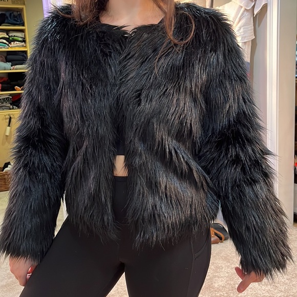 Fushi Glossy black faux fur with a beautiful rich sheen unlike flat faux furs - Picture 5 of 8